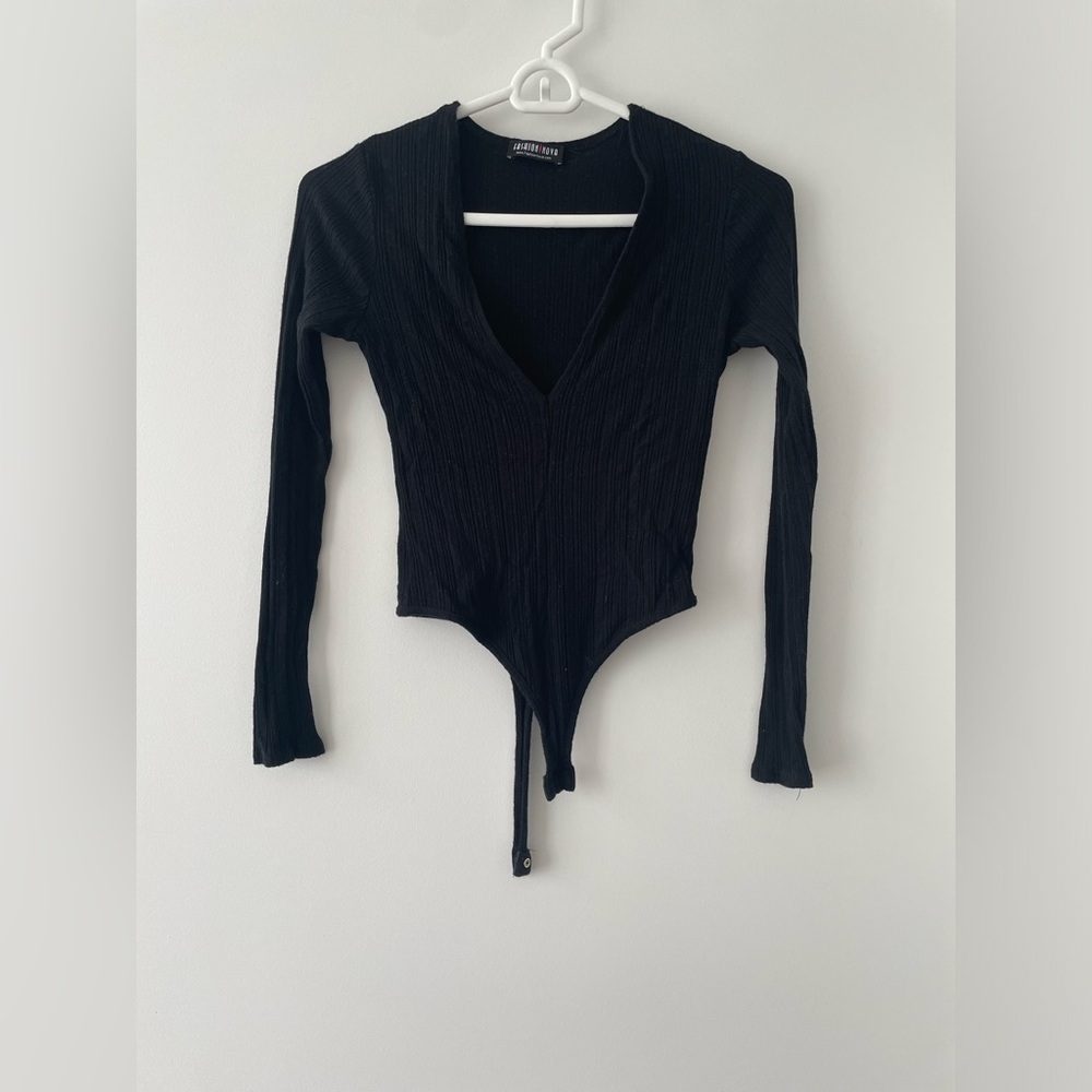 Fashion Nova Black Ribbed Bodysuit - size 6